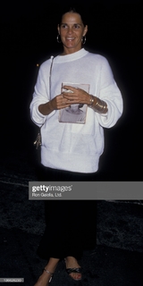 Ali MacGraw feet photo 10