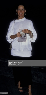 Ali MacGraw feet photo 9