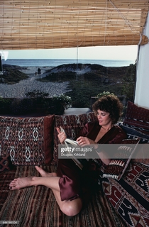 Ali MacGraw feet photo 3