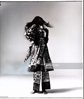 Ali MacGraw feet photo 2
