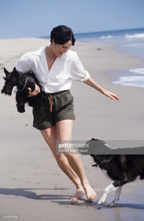 Ali MacGraw feet photo 20