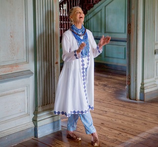 Ali MacGraw feet photo 14