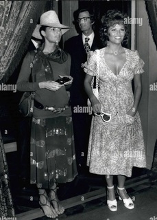 Ali MacGraw feet photo 3