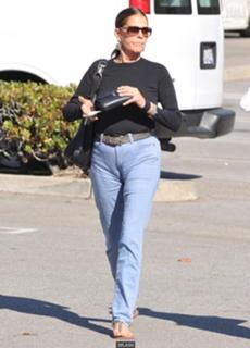 Ali MacGraw feet photo 3