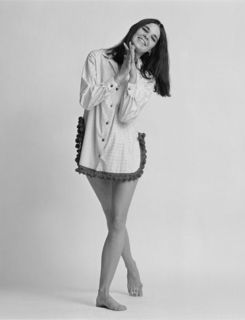 Ali MacGraw feet photo 1