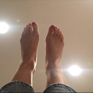 Ali Macofsky feet photo 1