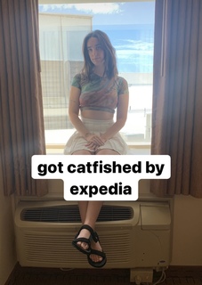 Ali Macofsky feet photo 1