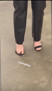 Ali Macofsky feet photo 18