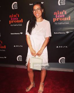 Ali Wong feet photo thumbnail