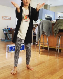Ali Wong feet photo thumbnail