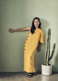 Ali Wong feet photo thumbnail