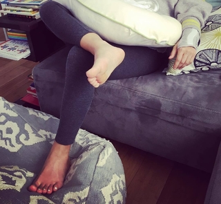Ali Wong feet photo thumbnail