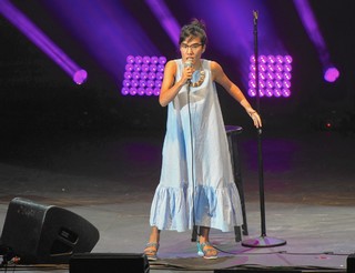 Ali Wong feet photo thumbnail
