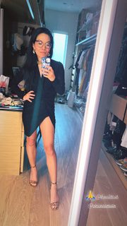 Ali Wong feet photo thumbnail