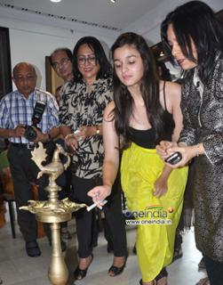 Alia Bhatt feet photo thumbnail
