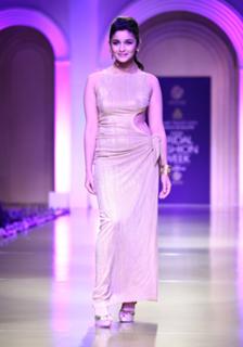 Alia Bhatt feet photo thumbnail
