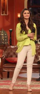 Alia Bhatt feet photo thumbnail