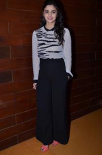Alia Bhatt feet photo thumbnail