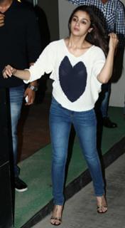 Alia Bhatt feet photo thumbnail