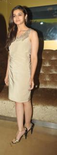Alia Bhatt feet photo thumbnail
