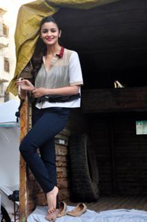 Alia Bhatt feet photo thumbnail