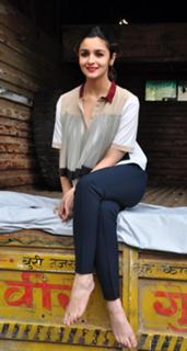 Alia Bhatt feet photo thumbnail