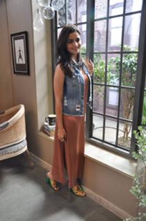 Alia Bhatt feet photo thumbnail