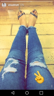 Alia Bhatt feet photo thumbnail