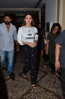 Alia Bhatt feet photo thumbnail