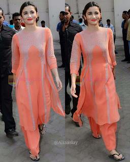 Alia Bhatt feet photo thumbnail