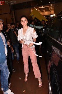 Alia Bhatt feet photo thumbnail