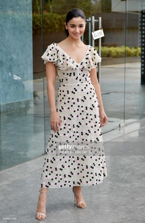 Alia Bhatt feet photo thumbnail