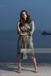 Alia Bhatt feet photo thumbnail