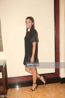 Alia Bhatt feet photo thumbnail