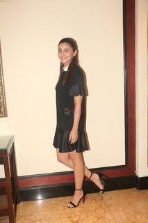 Alia Bhatt feet photo thumbnail