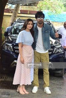 Alia Bhatt feet photo thumbnail