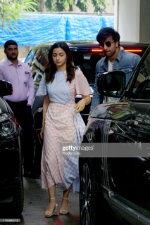 Alia Bhatt feet photo thumbnail