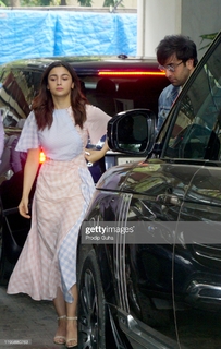 Alia Bhatt feet photo thumbnail