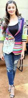 Alia Bhatt feet photo thumbnail
