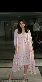 Alia Bhatt feet photo thumbnail