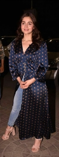 Alia Bhatt feet photo thumbnail