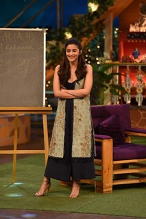 Alia Bhatt feet photo thumbnail