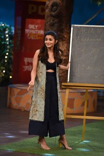 Alia Bhatt feet photo thumbnail