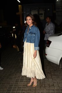 Alia Bhatt feet photo thumbnail