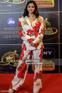 Alia Bhatt feet photo thumbnail