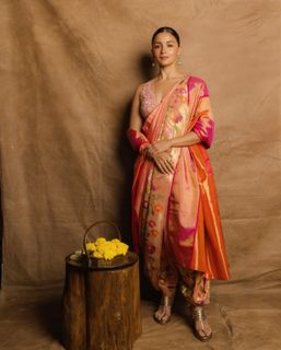 Alia Bhatt feet photo thumbnail