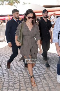 Alia Bhatt feet photo thumbnail