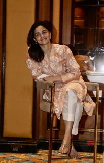 Alia Bhatt feet photo thumbnail