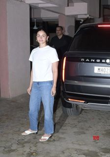 Alia Bhatt feet photo thumbnail