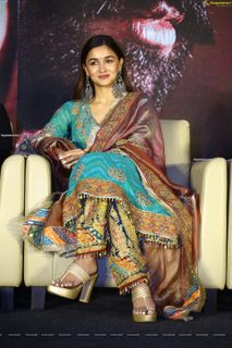 Alia Bhatt feet photo 5